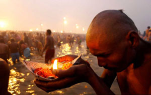 Many devotees keep Maun on Mauni Amavasya along with fast